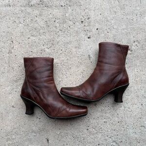La CANADIENNE Chestnut Leather Ankle Booties